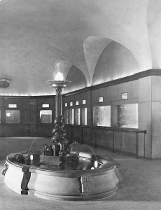 A historic black-and-white photo of Chicago's first aquarium, now Park Place Cafe