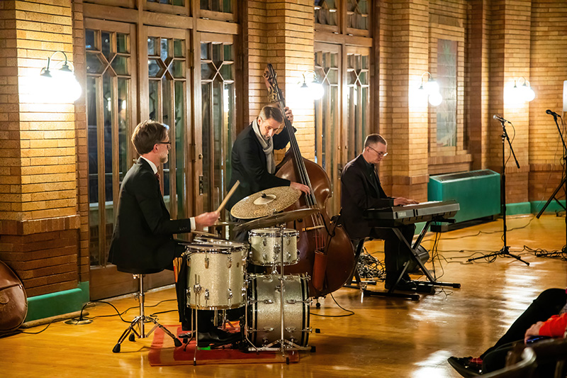 Chris White Jazz Trio Tribute to A Charlie Brown Christmas at Lincoln Park Zoo